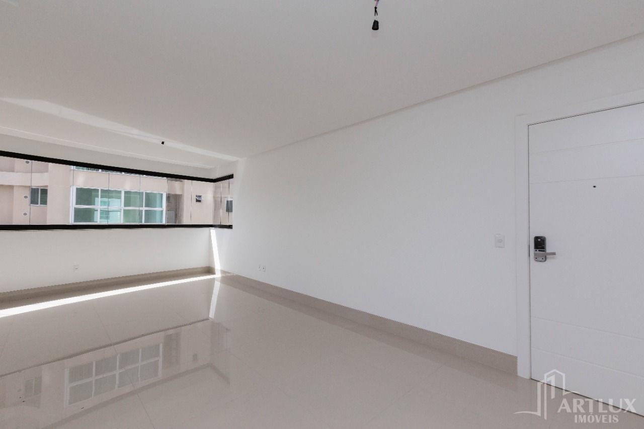 Apartamento à venda com 4 quartos, 150m² - Foto 4