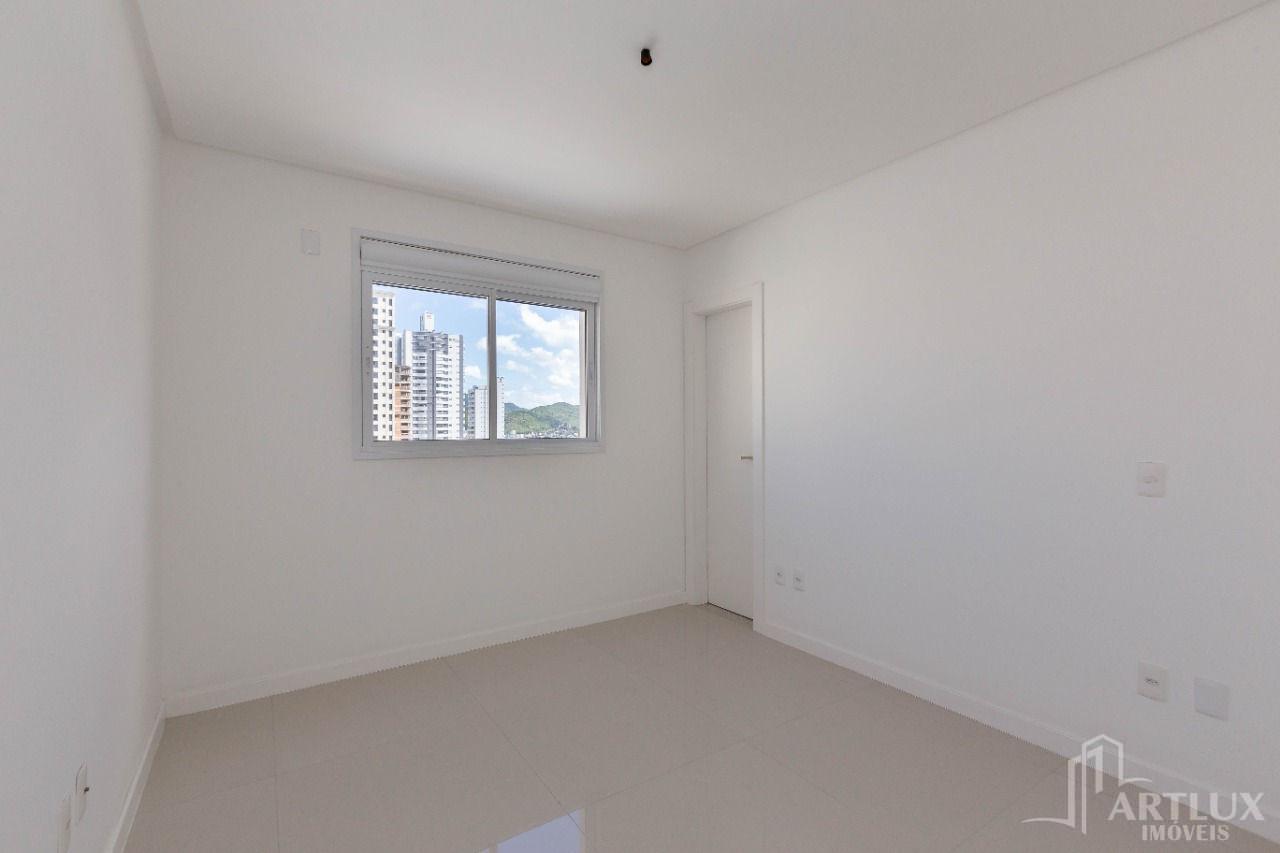 Apartamento à venda com 4 quartos, 150m² - Foto 7