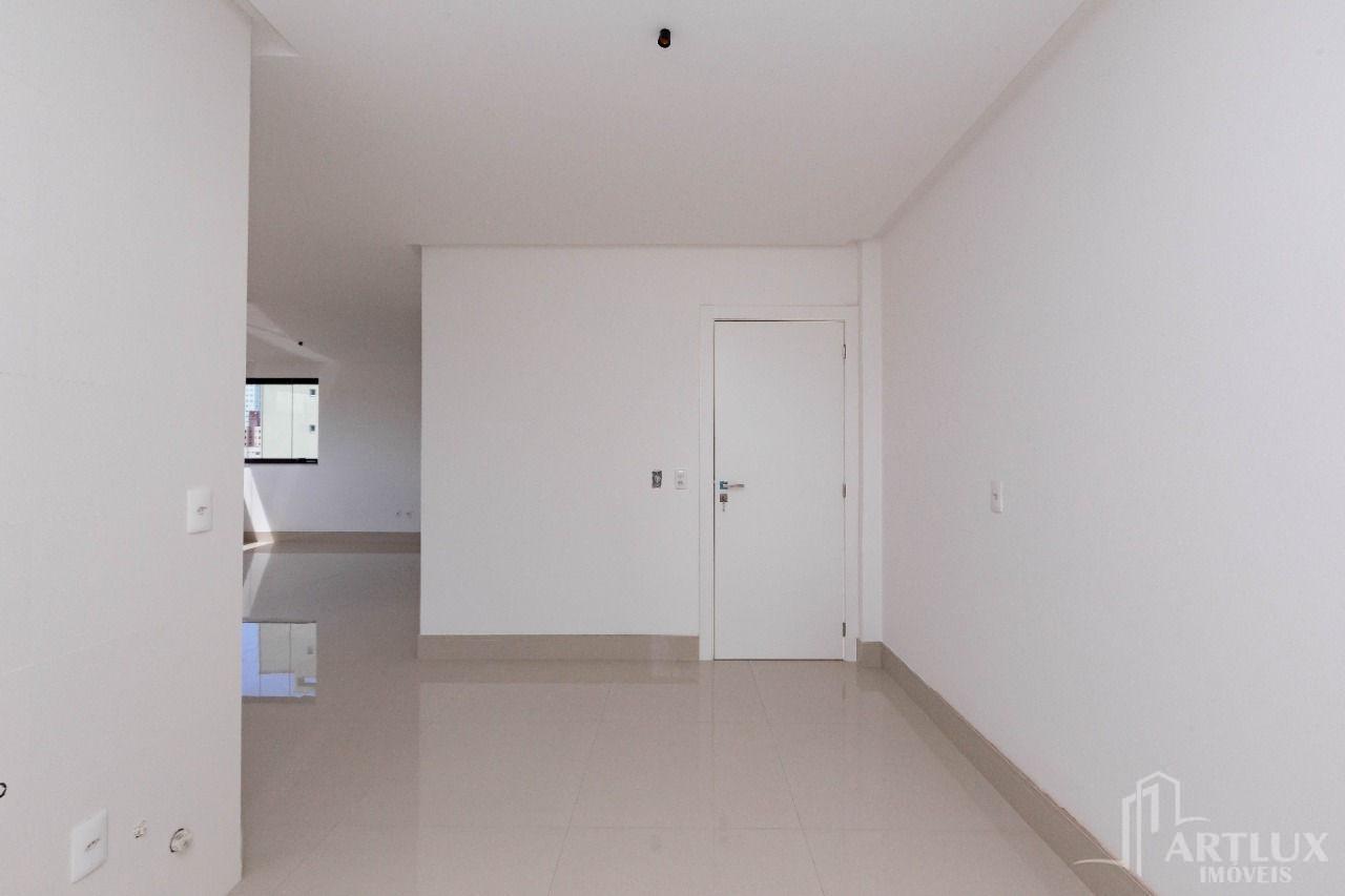 Apartamento à venda com 4 quartos, 150m² - Foto 11