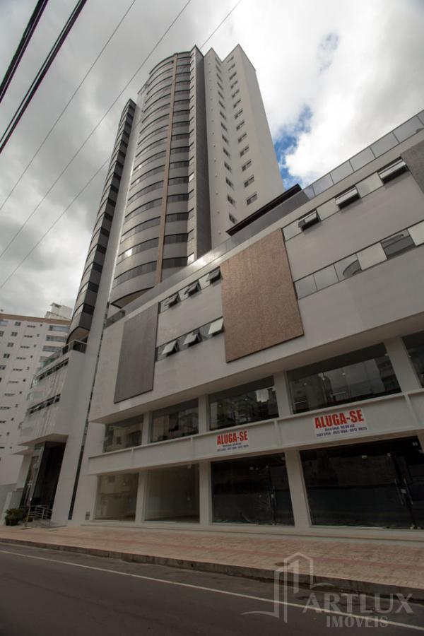 Apartamento à venda com 4 quartos, 150m² - Foto 2