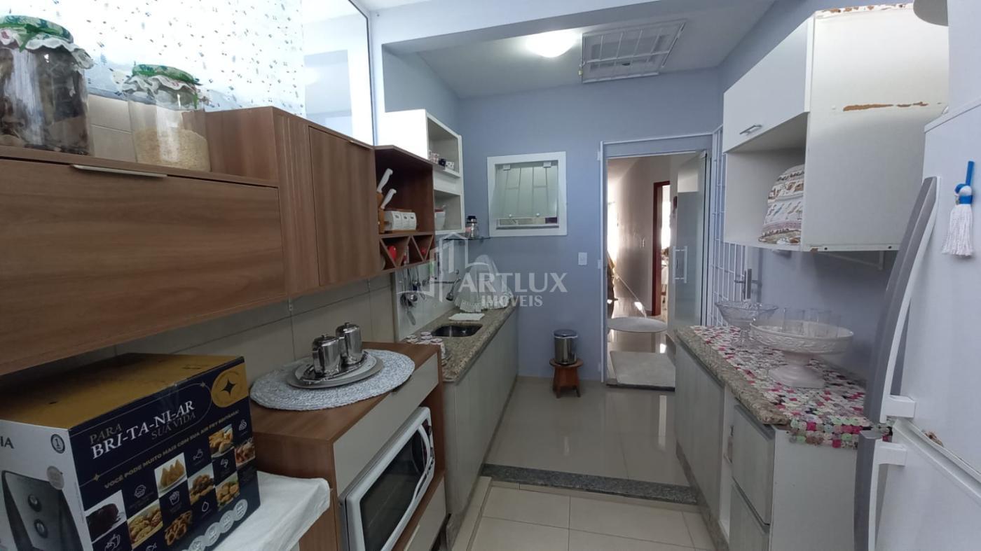 Casa à venda com 2 quartos, 80m² - Foto 5