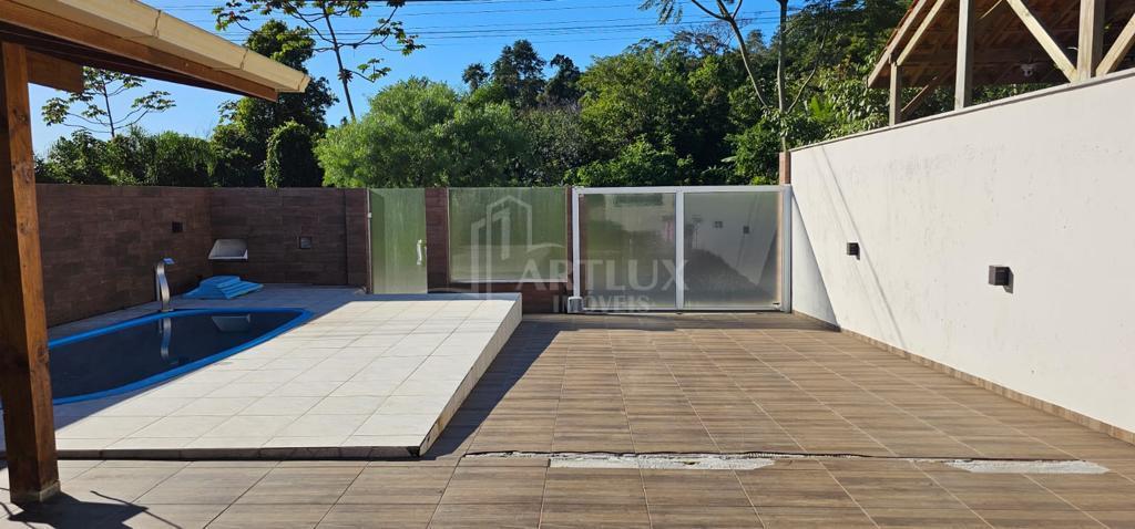 Casa à venda com 2 quartos, 200m² - Foto 2