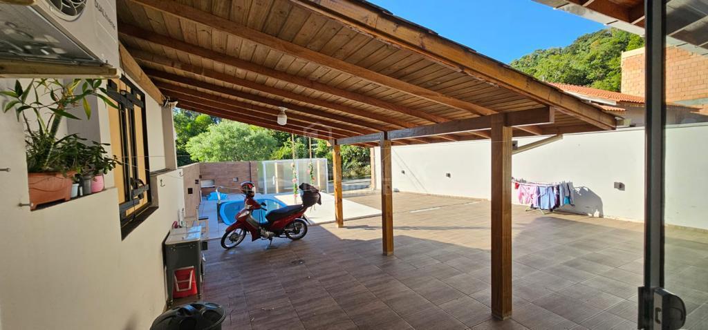 Casa à venda com 2 quartos, 200m² - Foto 1