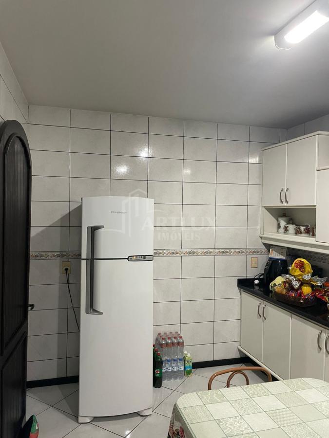 Casa à venda com 3 quartos, 220m² - Foto 8