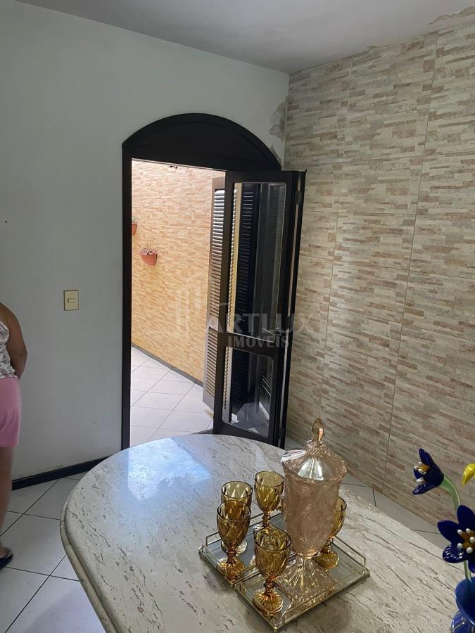 Casa à venda com 3 quartos, 220m² - Foto 16