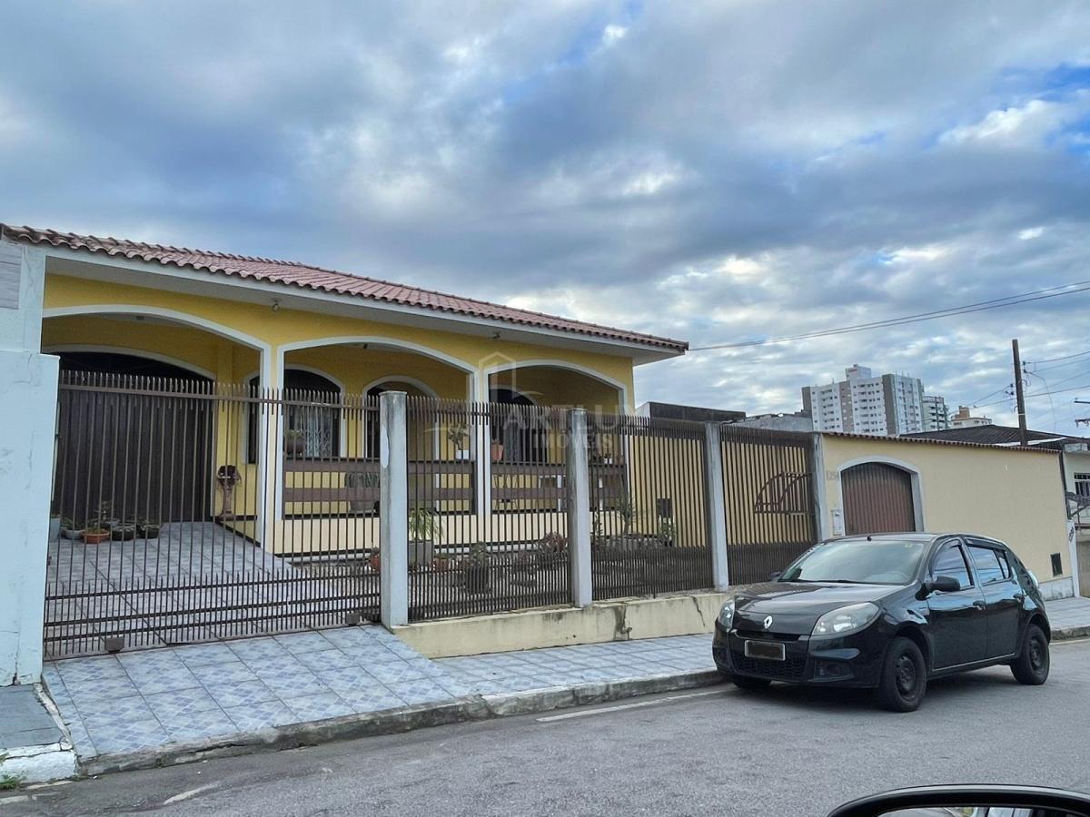 Casa à venda com 3 quartos, 220m² - Foto 1