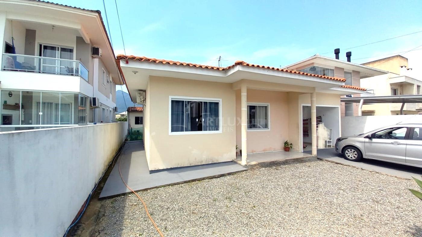 Casa à venda com 2 quartos, 130m² - Foto 2