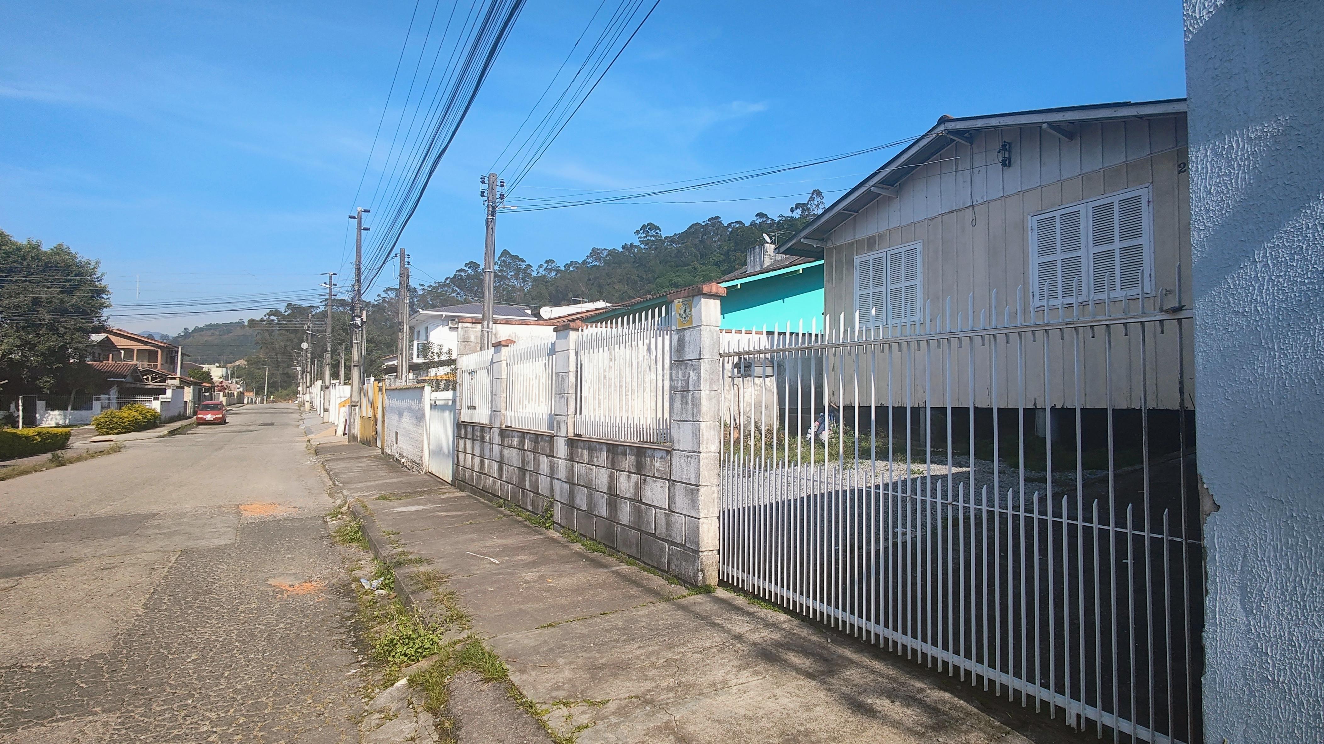 Casa à venda com 3 quartos, 200m² - Foto 2