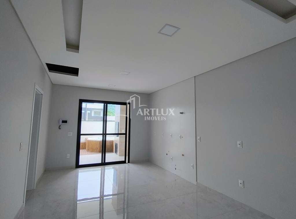 Casa à venda com 3 quartos, 200m² - Foto 2