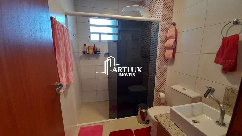 Apartamento à venda com 3 quartos, 216m² - Foto 4