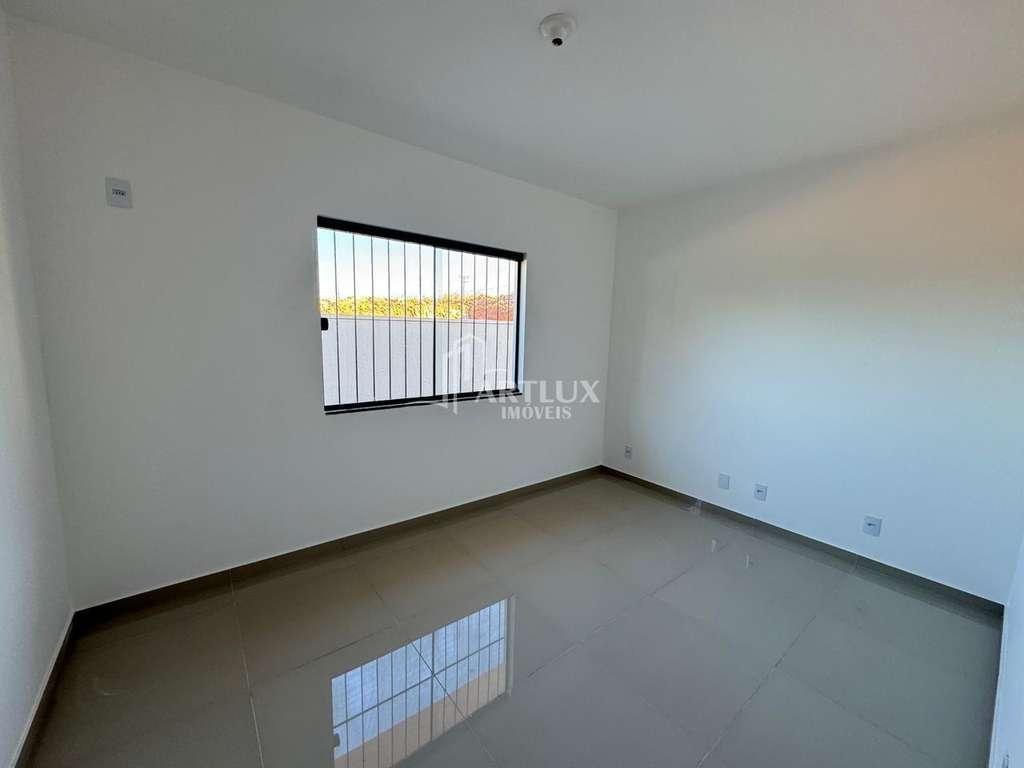 Casa à venda com 3 quartos, 100m² - Foto 4