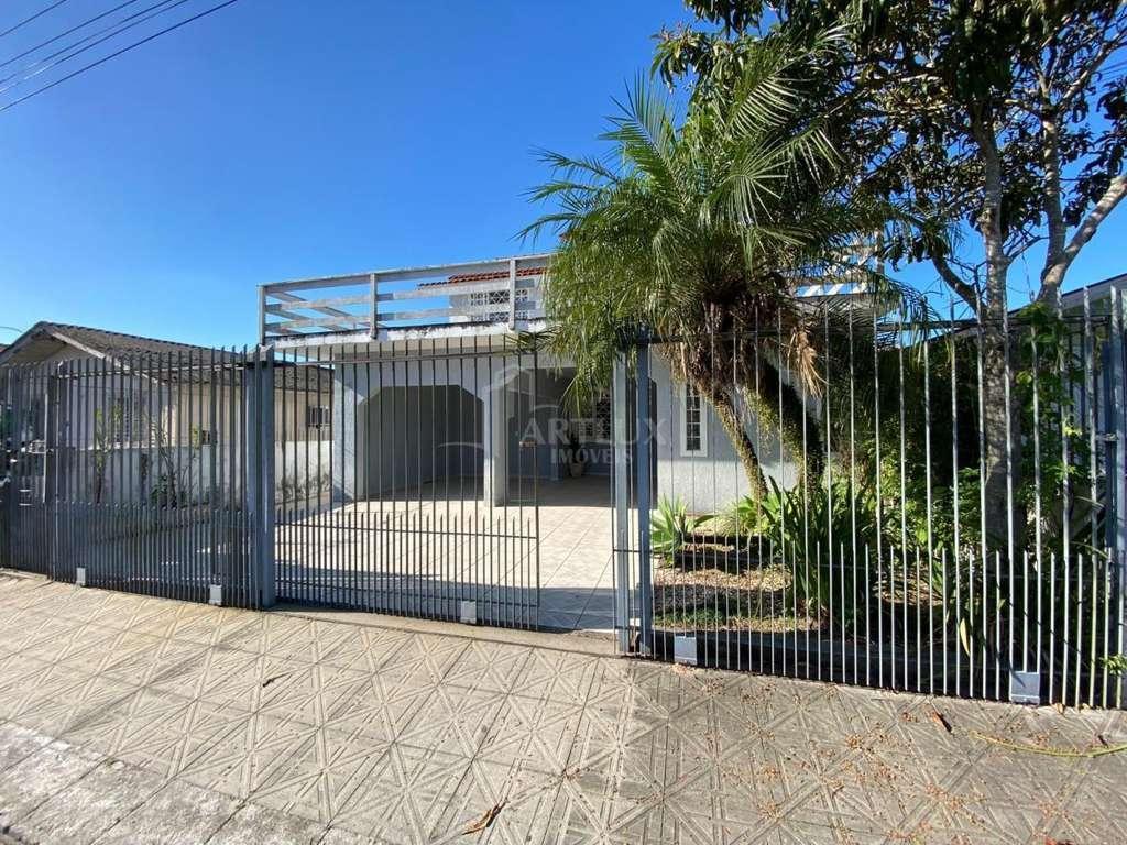 Casa à venda com 7 quartos, 360m² - Foto 1