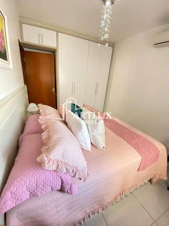 Apartamento à venda com 2 quartos, 75m² - Foto 2