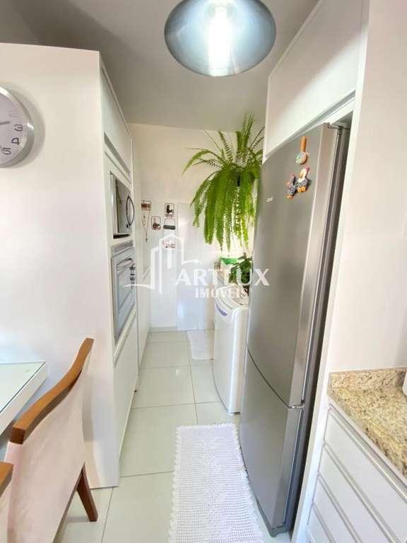 Apartamento à venda com 2 quartos, 75m² - Foto 8