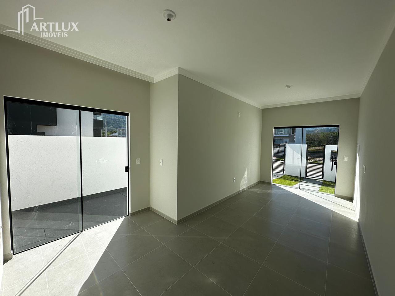 Casa à venda com 2 quartos, 56m² - Foto 2